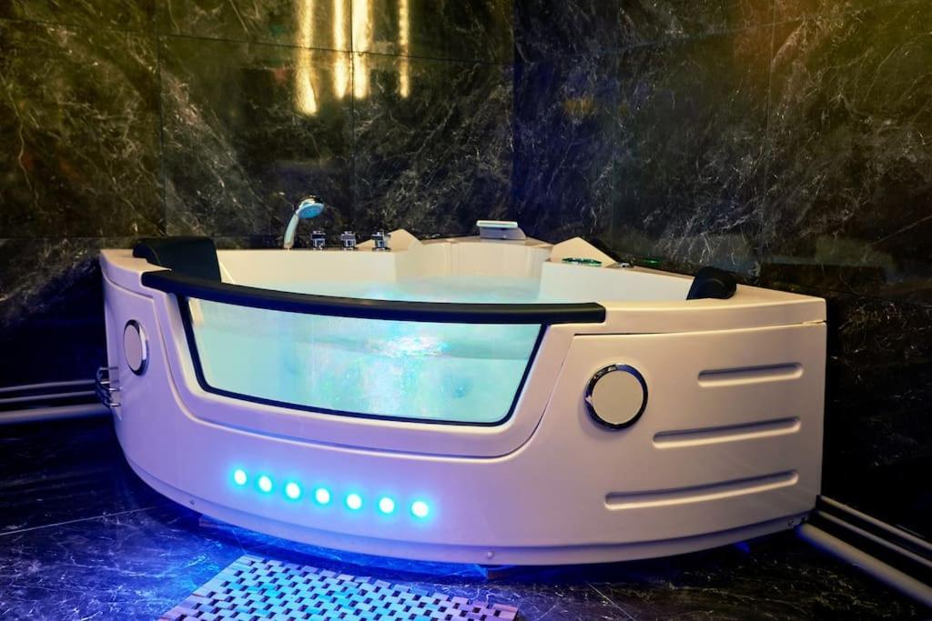 Versailles Jacuzzi - Sauna - Rdc 2 Versalhes Exterior foto